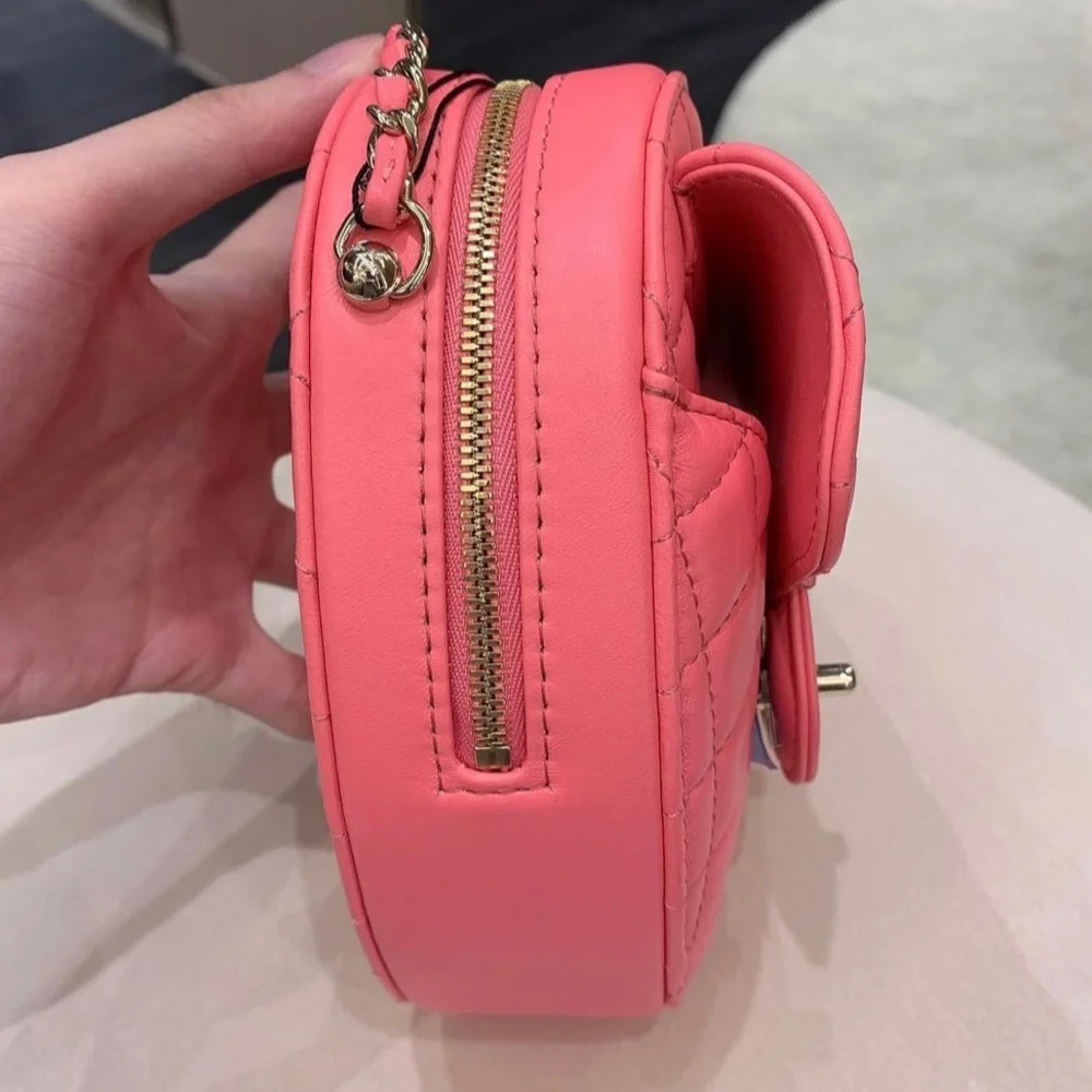 Chanel 💝 22S Love Pink Heart Bag LGHW - Picture 3 of 9